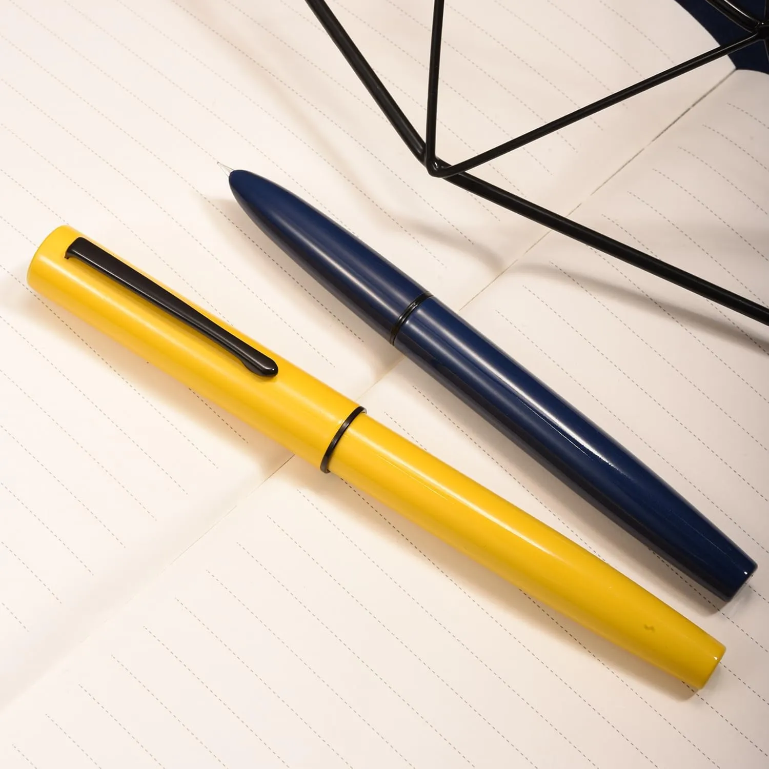 Hongdian C1 Fountain Pen Extra Fine Nib, Snow White & Classic Retro Design Metal Pen with Ink Converter