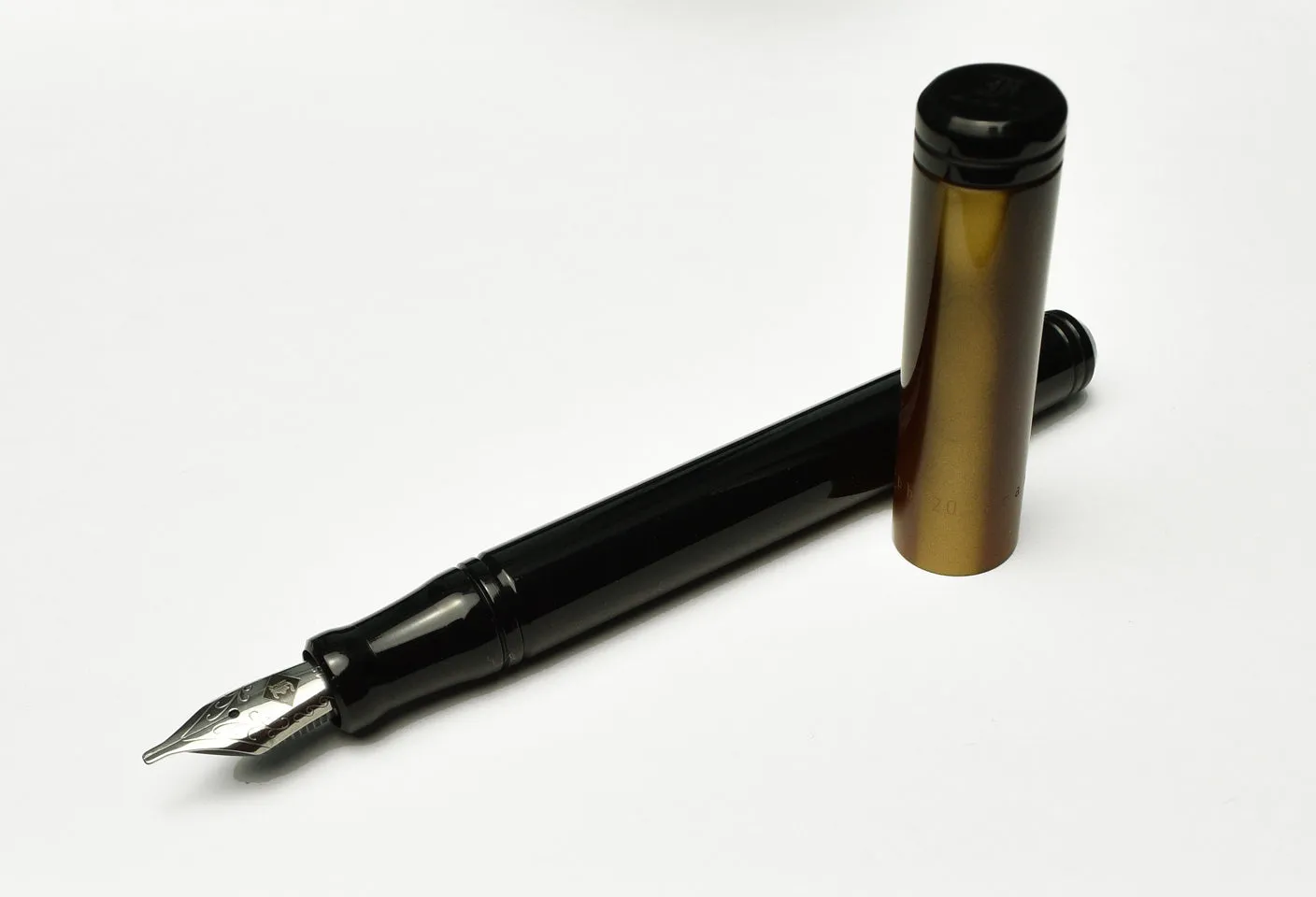 Model 20 Marietta Fountain Pen - Gold Rising