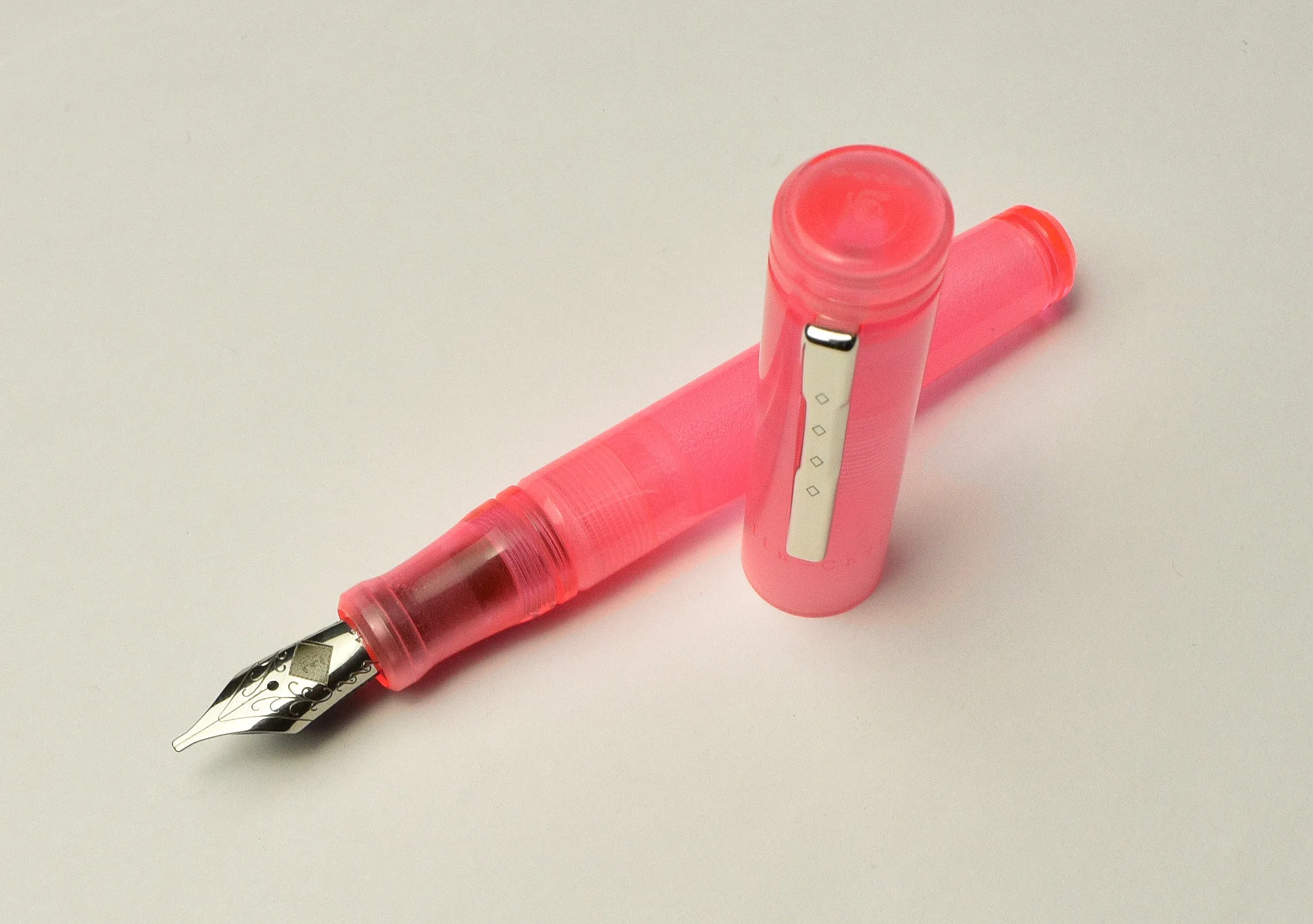 Model 20p Fountain Pen - Salmon Glow SE
