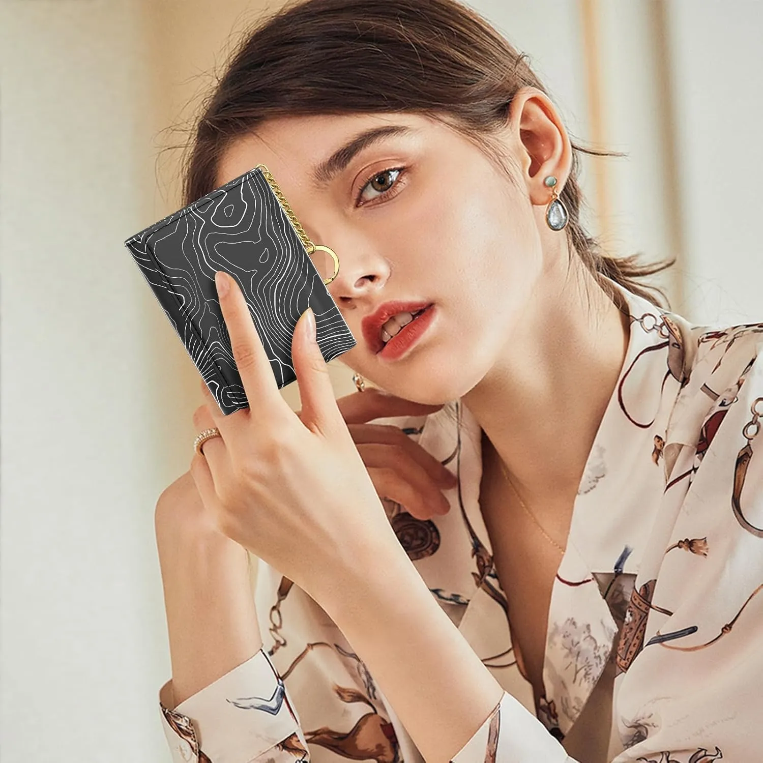 Rouidr Womens Wallet, Small Slim RFID Card Wallets for Women, Trifold Leather Clutch Card Organizer, Cute Front Pocket Purse with 7 Slots & ID Window & Keychain, Black Lake
